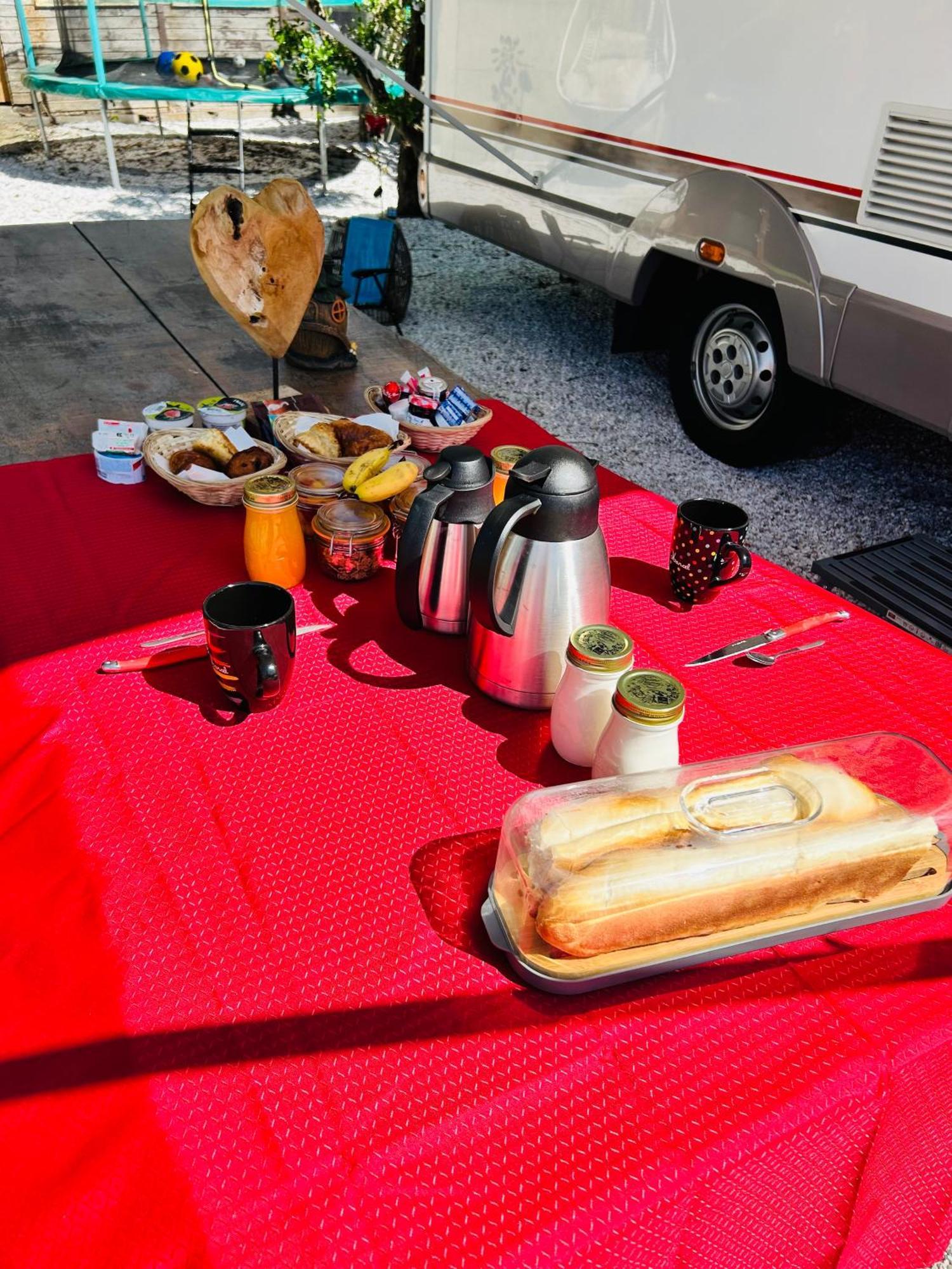 Terrain De Loisirs En Plein Centre De Lievin Camping Car Dış mekan fotoğraf